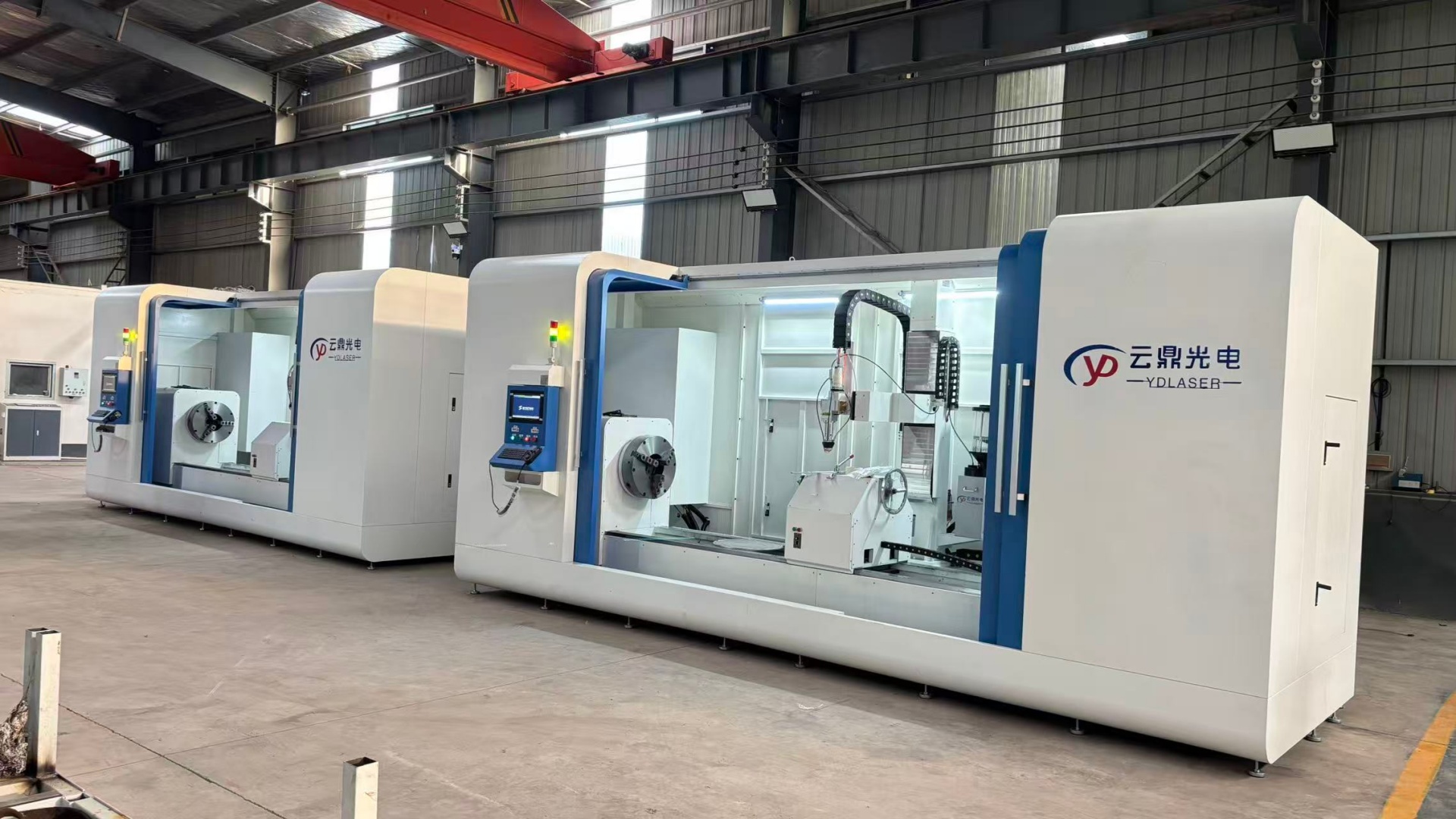 Enclosed laser cladding machine 2