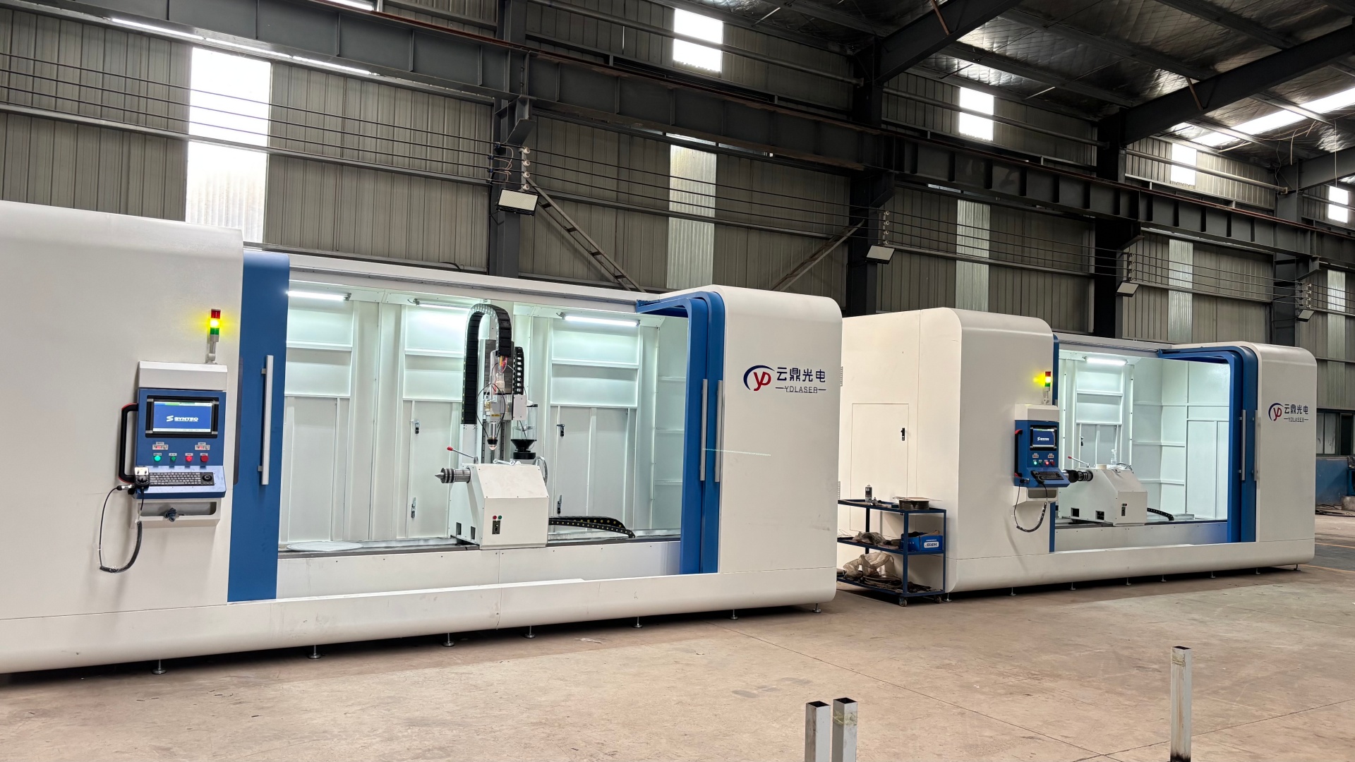 Enclosed laser cladding machine 3