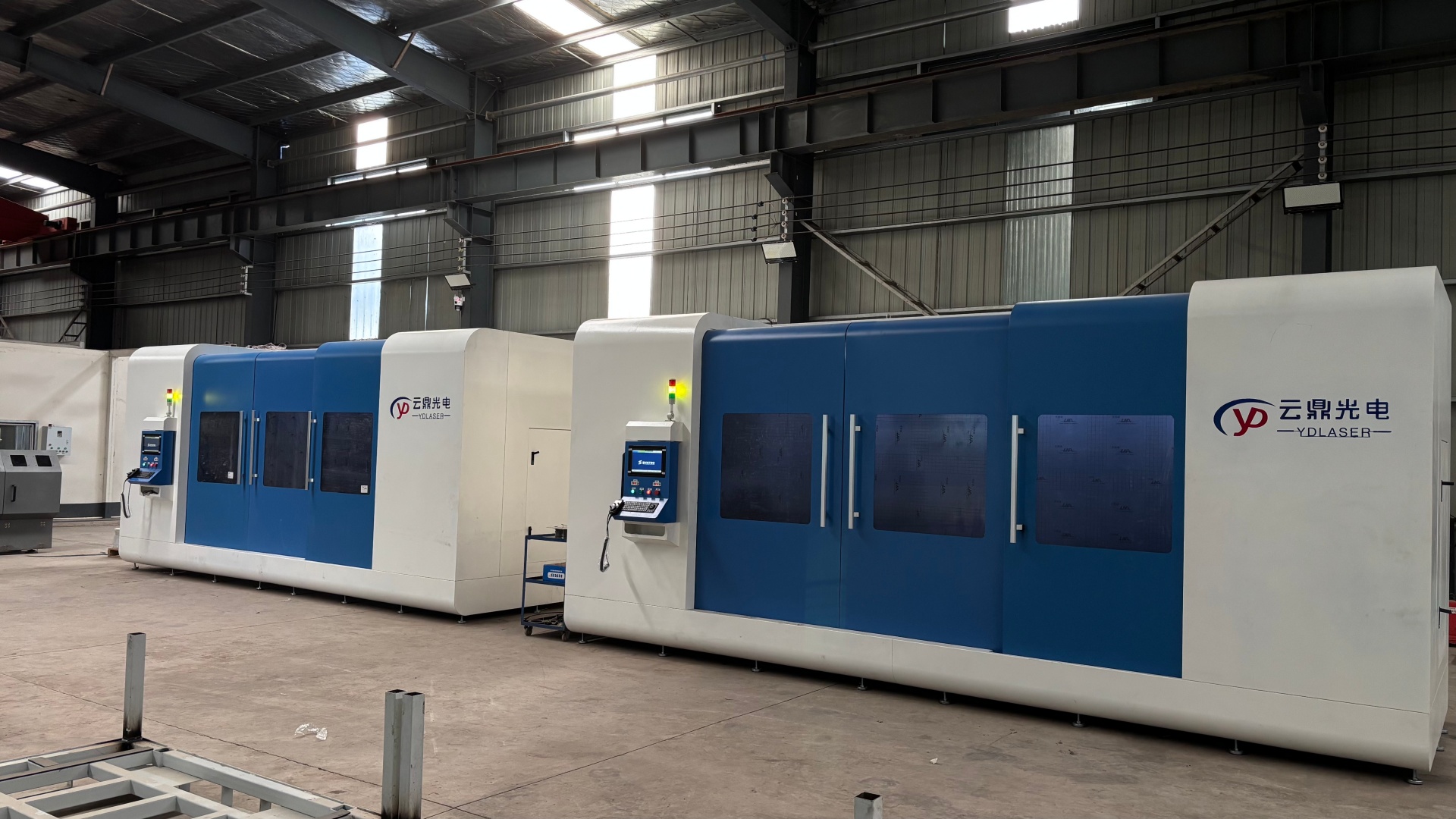Enclosed laser cladding machine 7