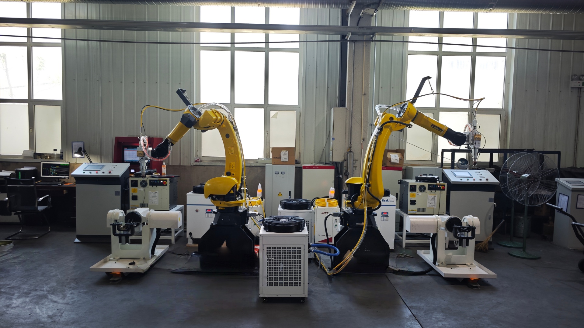 Robot based laser cladding machine for Glass mol